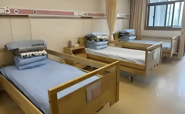 冷月魅世：驯服冰山相公